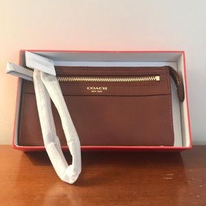 BRAND NEW COACH WRISTLET.